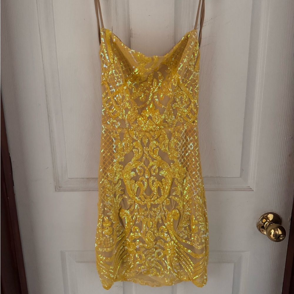 Lucy in the Sky Sequin Mini Dress Bodycon Open Back Strappy Yellow Cream Small - Picture 4 of 5